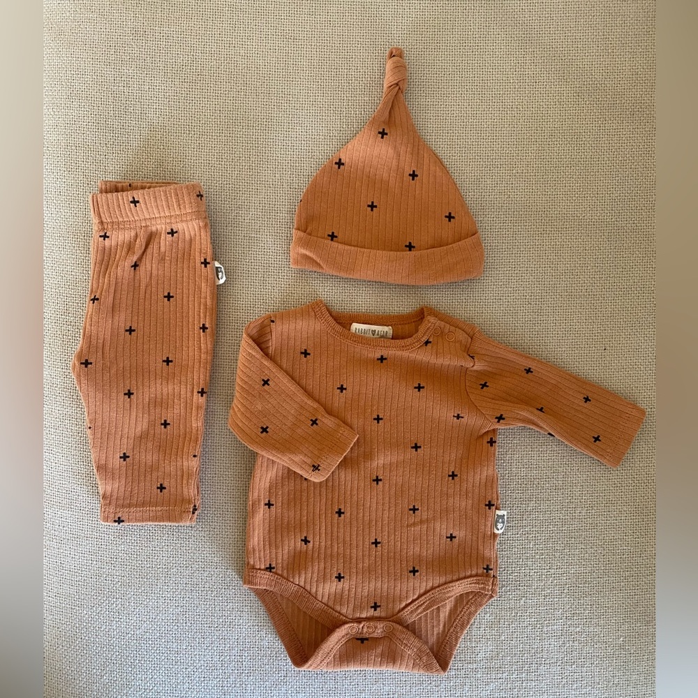 3-piece Rabbit and Bear Ribbed set with onesie, pants and a hat. 0-3month